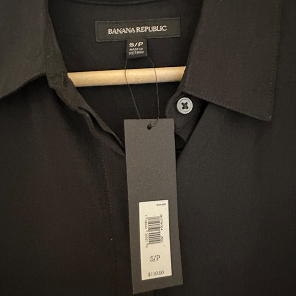 BNWT- Banana Republic Black Flowy Dress Shirt (S) - Picture 8 of 11